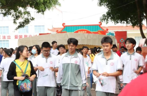 综合进程中着力破解限制教育高质量发展