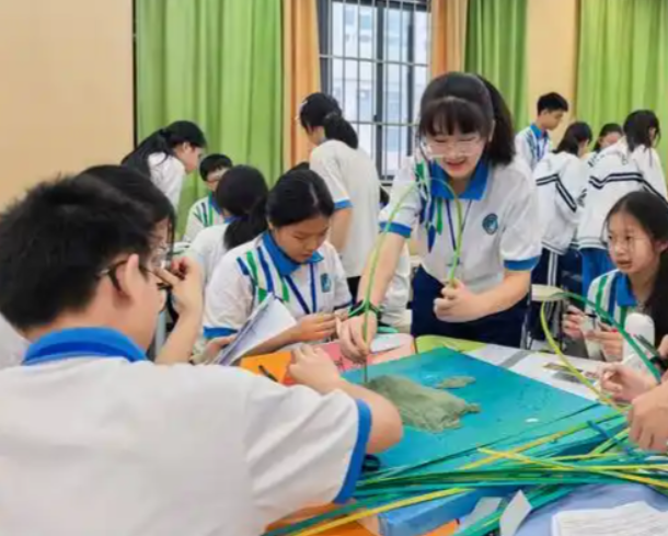 课后服务为载体丰厚课程供应让学生在多