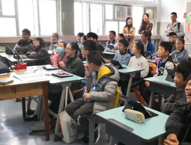 自由日活动让不同混龄班的幼儿在走班过