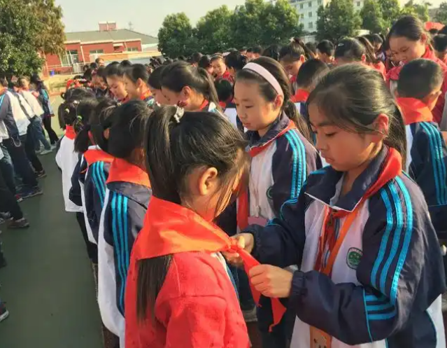以温暖的话语欢迎新同学到来详尽解说校